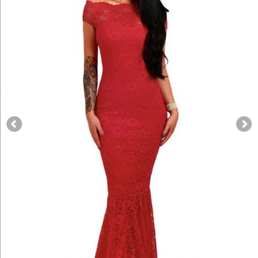 Red off the shoulder lace bodycon dress